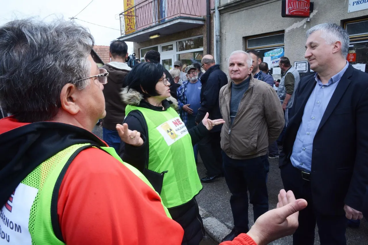 Prosvjedovali uz parole 'Želimo zrak, a ne rak', 'Razvijamo kontinentalni, a ne nuklearni turizam'