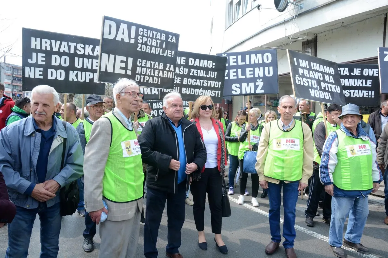 Prosvjedovali uz parole 'Želimo zrak, a ne rak', 'Razvijamo kontinentalni, a ne nuklearni turizam'