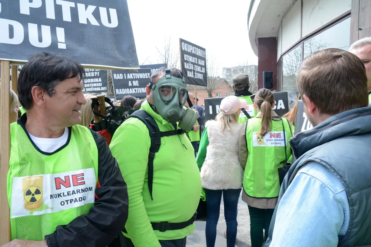 Prosvjedovali uz parole 'Želimo zrak, a ne rak', 'Razvijamo kontinentalni, a ne nuklearni turizam'