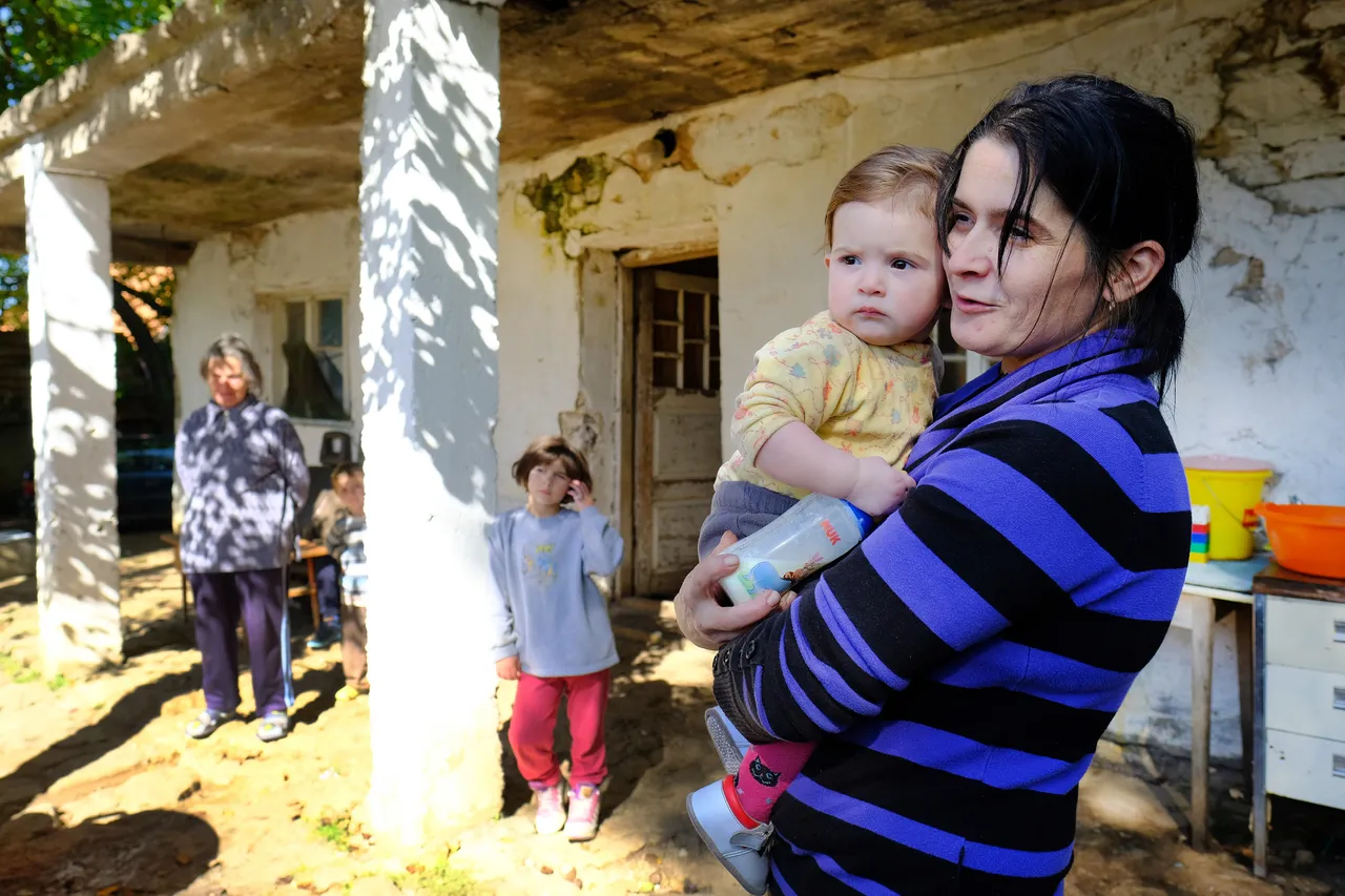 Daleko, daleko, iza devet sela: djeca iz Srba do škole moraju terencem po katastrofalnim cestama uz odrone i provalije
