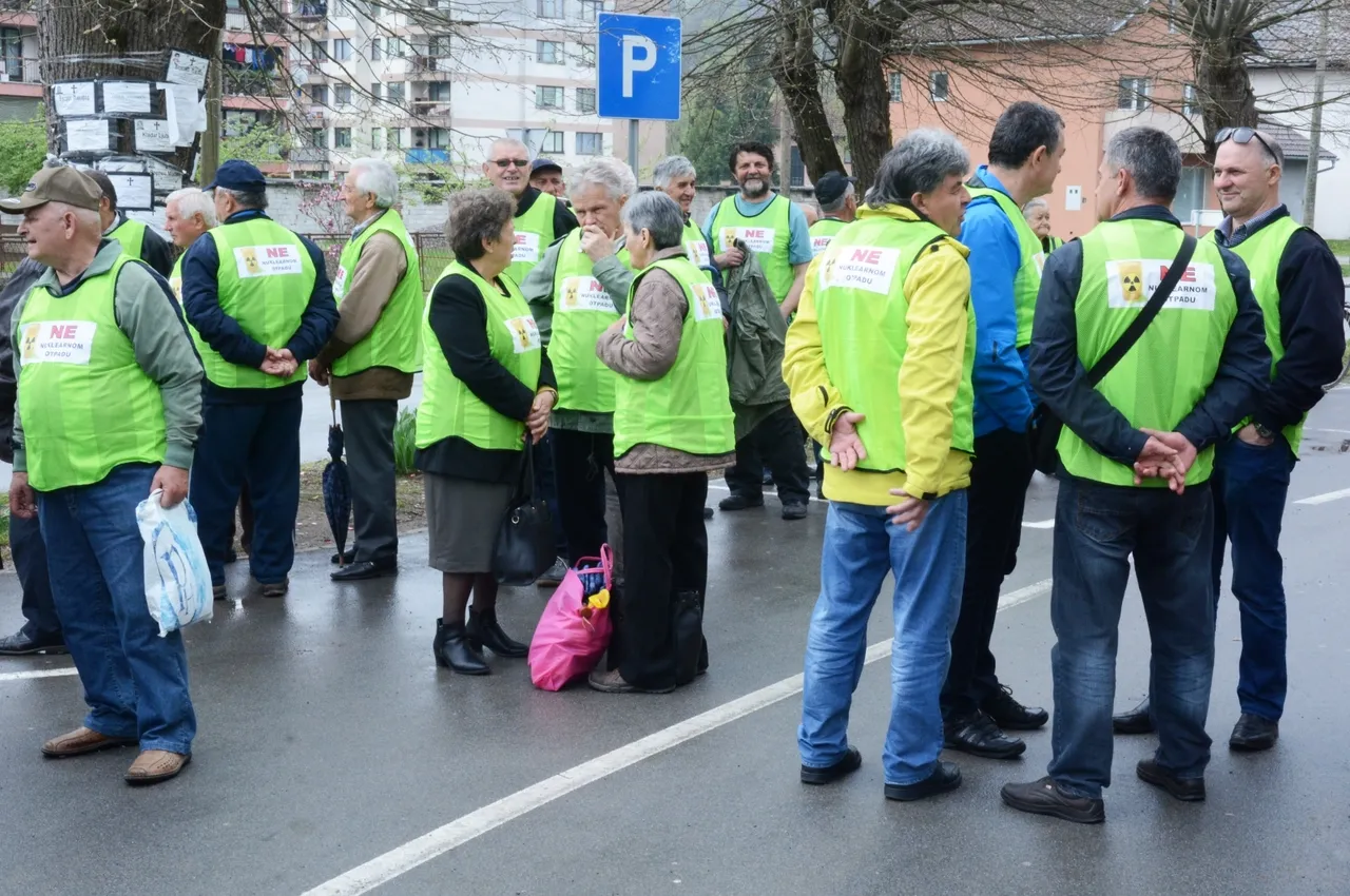 Prosvjedovali uz parole 'Želimo zrak, a ne rak', 'Razvijamo kontinentalni, a ne nuklearni turizam'