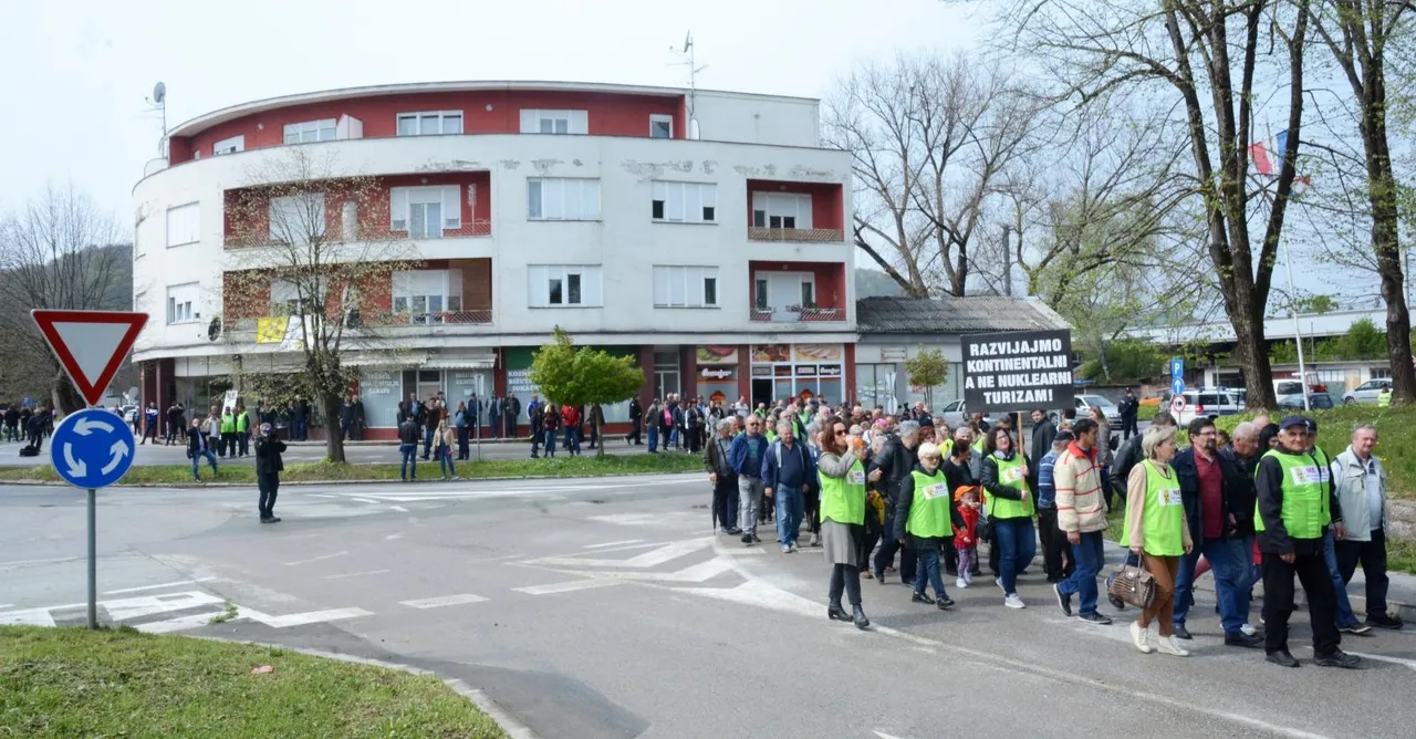 Prosvjedovali uz parole 'Želimo zrak, a ne rak', 'Razvijamo kontinentalni, a ne nuklearni turizam'