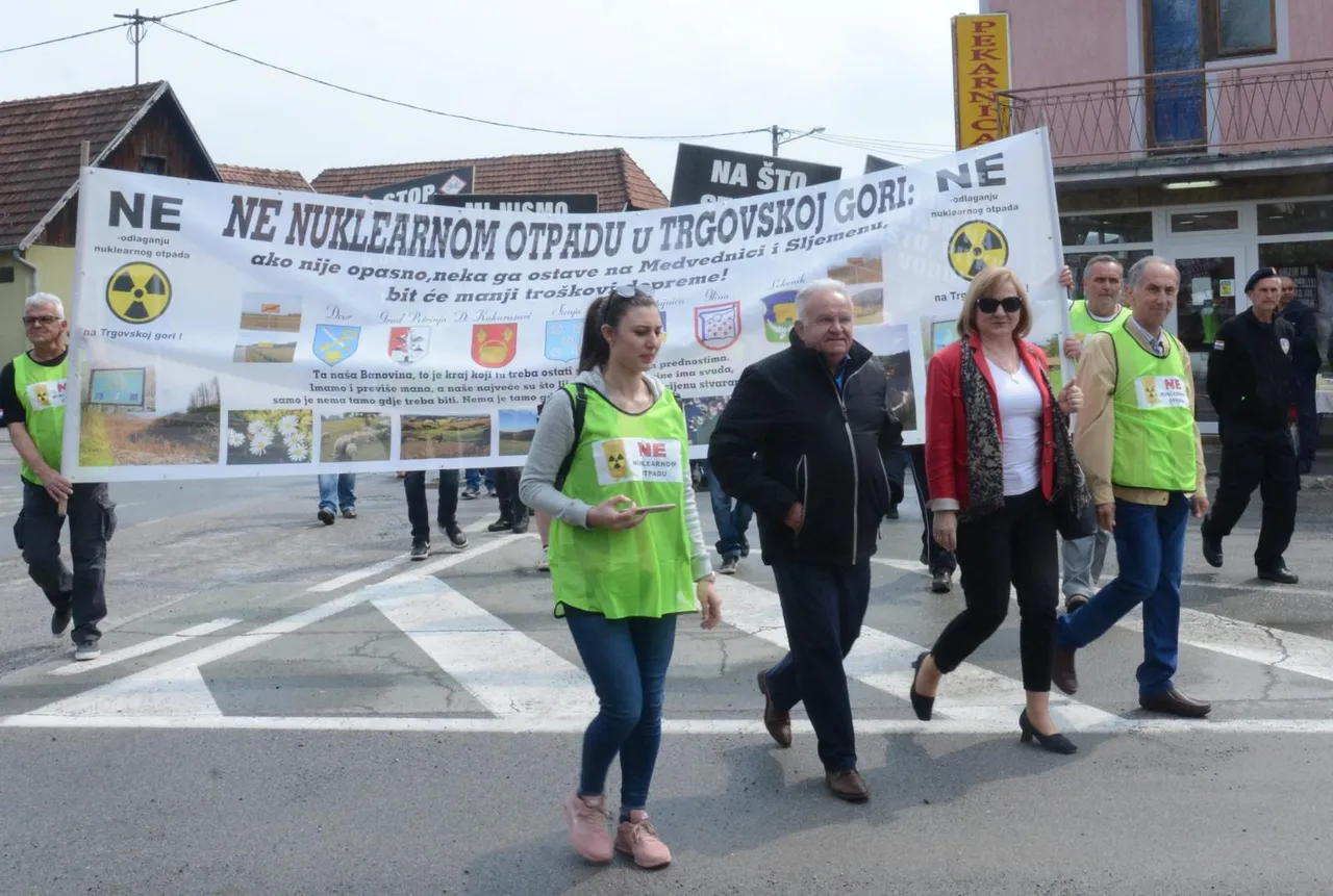 Prosvjedovali uz parole 'Želimo zrak, a ne rak', 'Razvijamo kontinentalni, a ne nuklearni turizam'