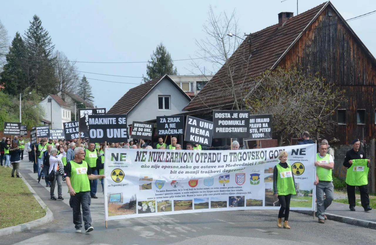 Prosvjedovali uz parole 'Želimo zrak, a ne rak', 'Razvijamo kontinentalni, a ne nuklearni turizam'