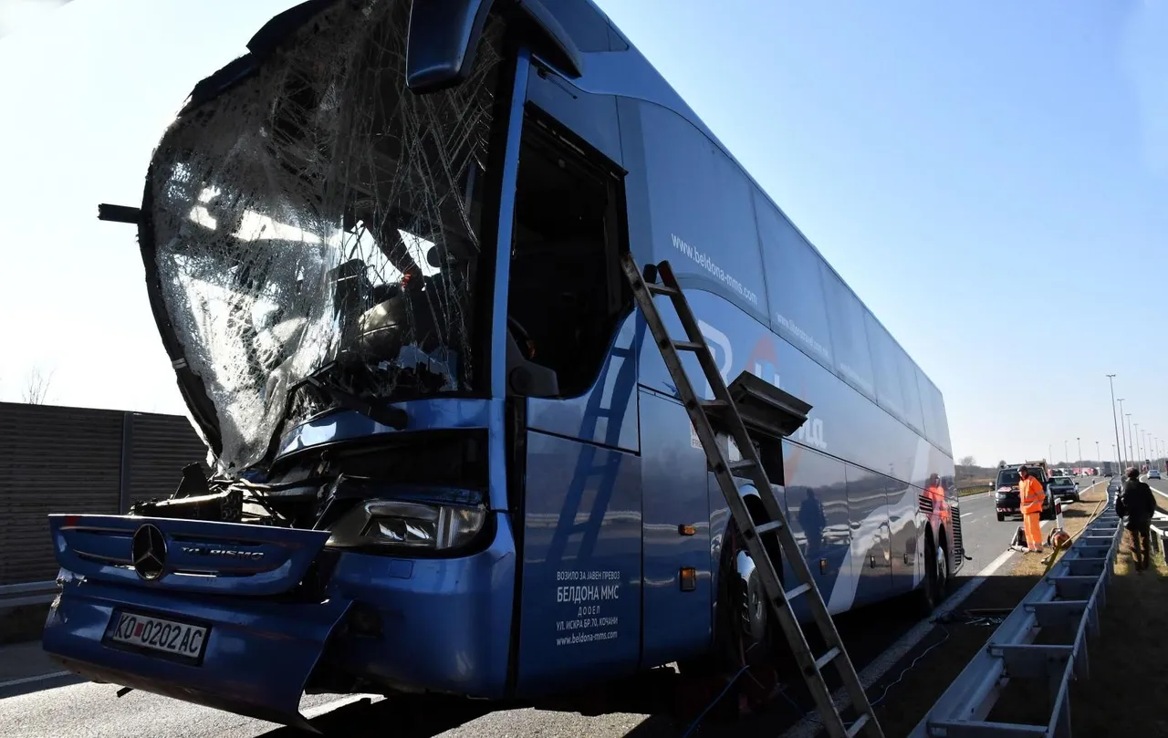 Prometna nesreća na autocesti kod Babine Grede, sedmero ljudi završilo u bolnici