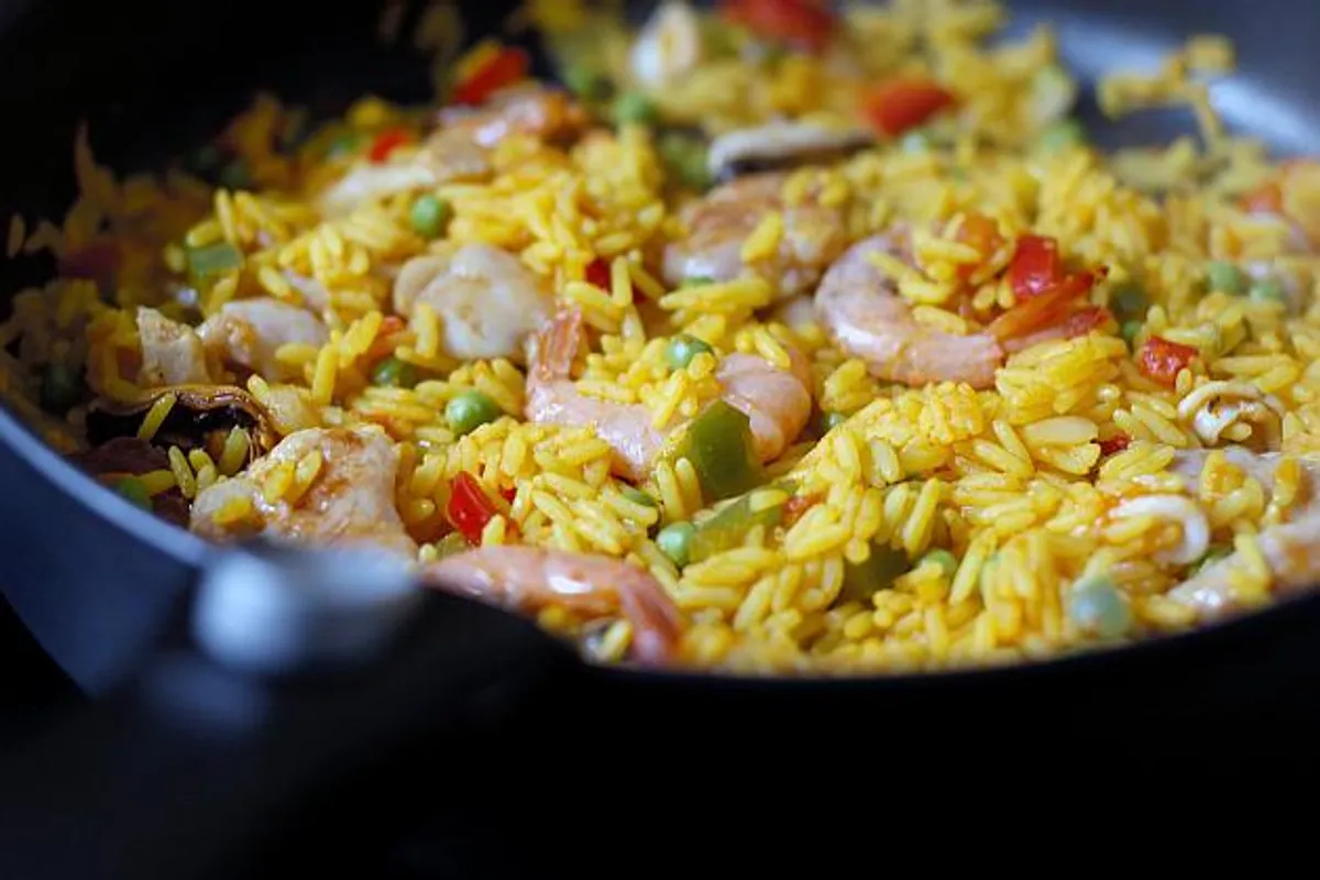 Paella, nadaleko poznato jelo od riže