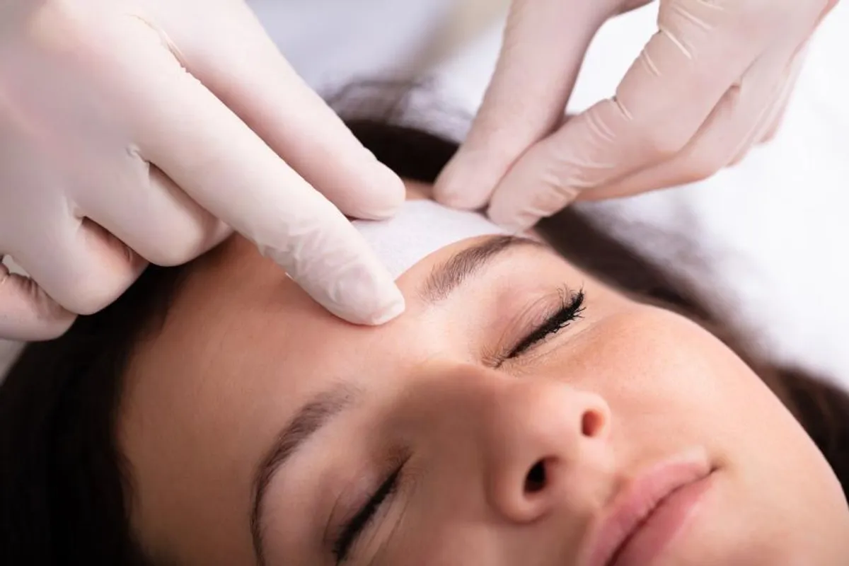 6 jednostavnih i učinkovitih metoda uklanjanja dlačica s lica