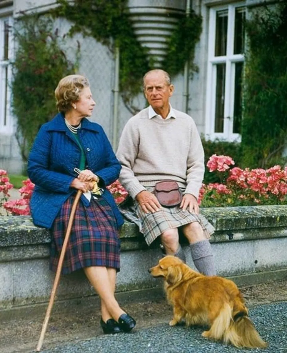 Kraljica Elizabeta II. i princ Filip na čestitci iz 1990.