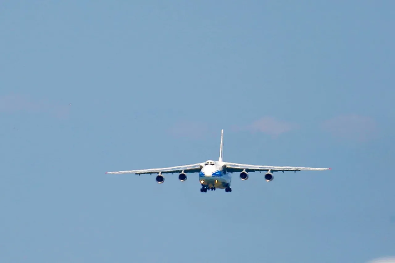Zrakoplov Antonov 124-100