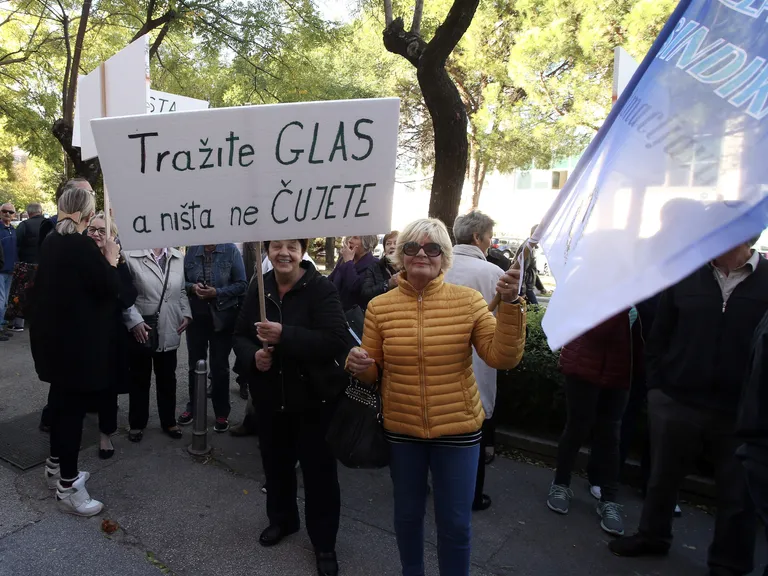 Radnici Dalmacijavina održali prosvjed ispred Trgovačkog suda u Splitu