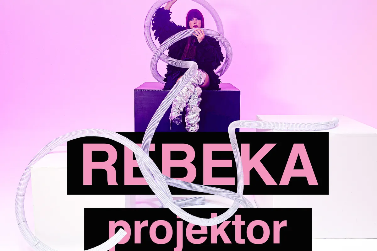 Rebeka projektor_cpver.jpg