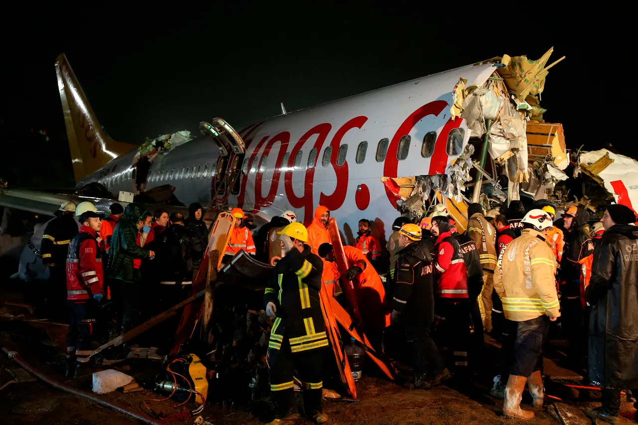 Turski avion izletio s piste i zapalio se: Troje poginulih, više desetaka ljudi ozlijeđeno