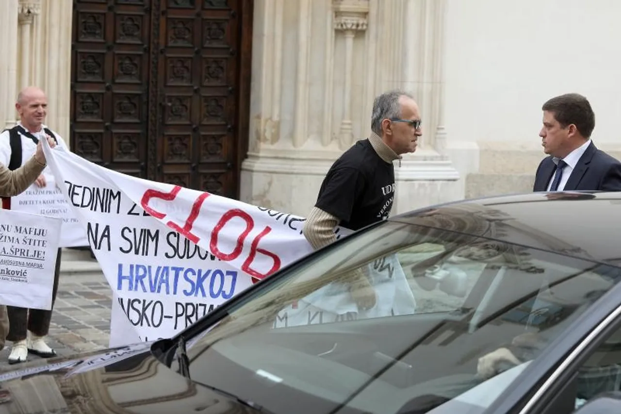 Udruga za pomoć žrtvama pravosuđa nastavlja zajednički štrajk glađu