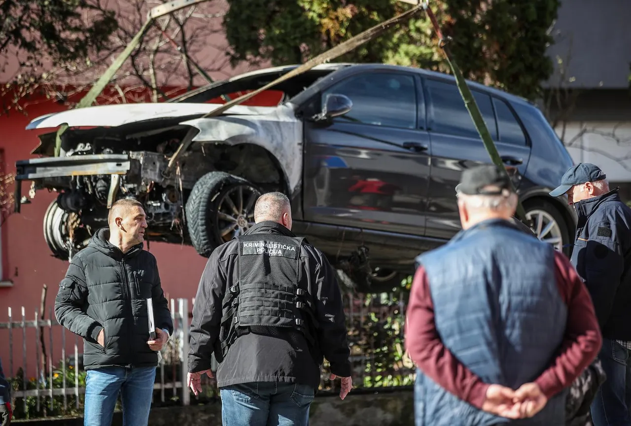 Izgorio automobil pred kućom Milana Pernara