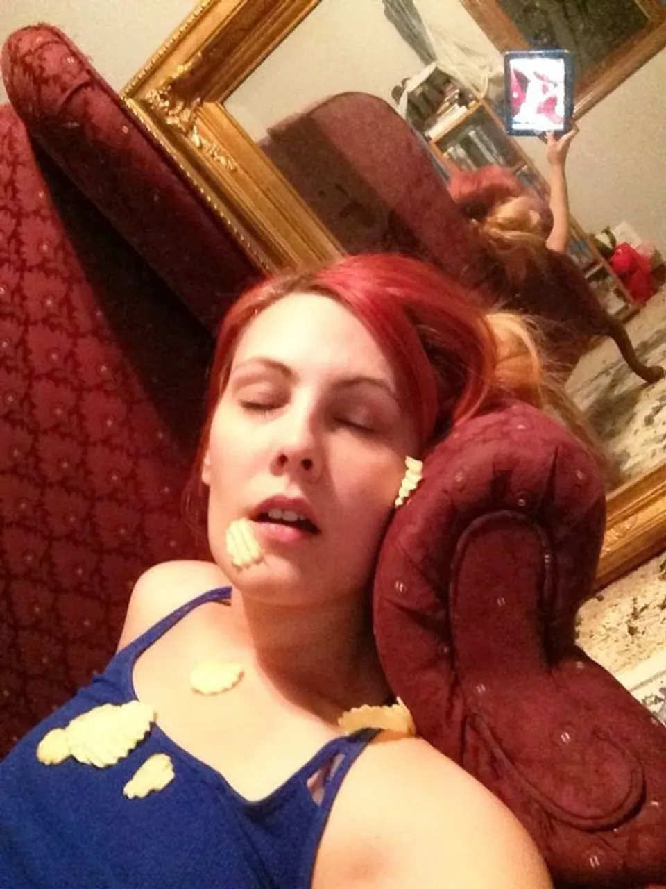 funny-selfie-background-reflection-fails-11-58988a7b2e271__605