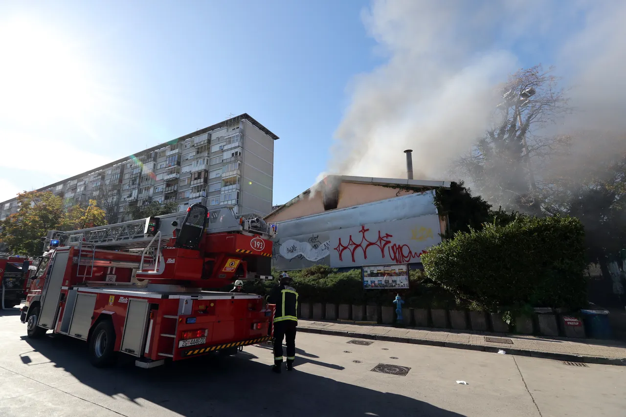 Vatrogasci ugasili požar na nekadašnjem velikom supermarketu na zagrebačkom Glavnom kolodovoru