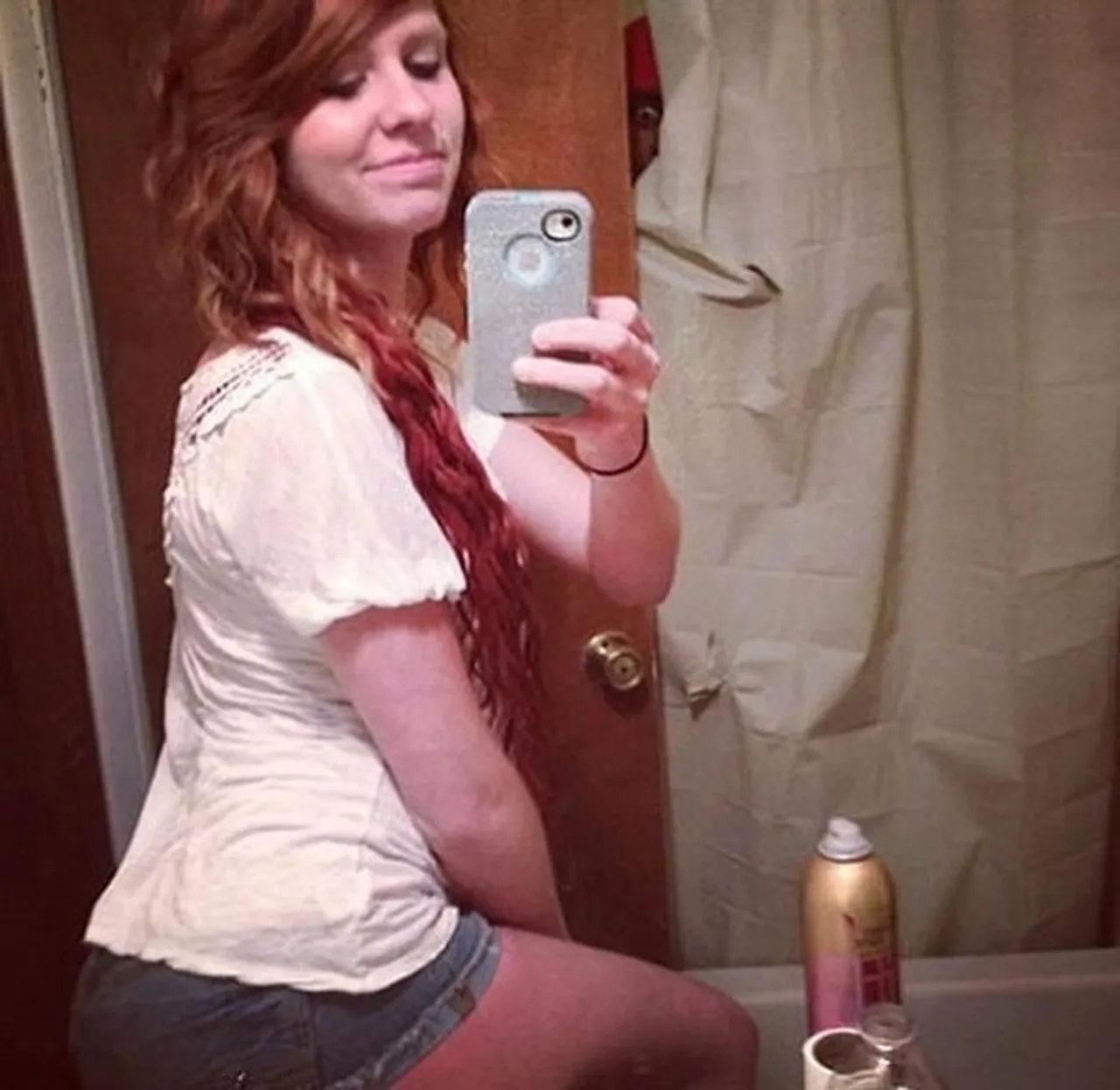 funny-selfie-background-reflection-fails-54-589acf73d4f8b__605