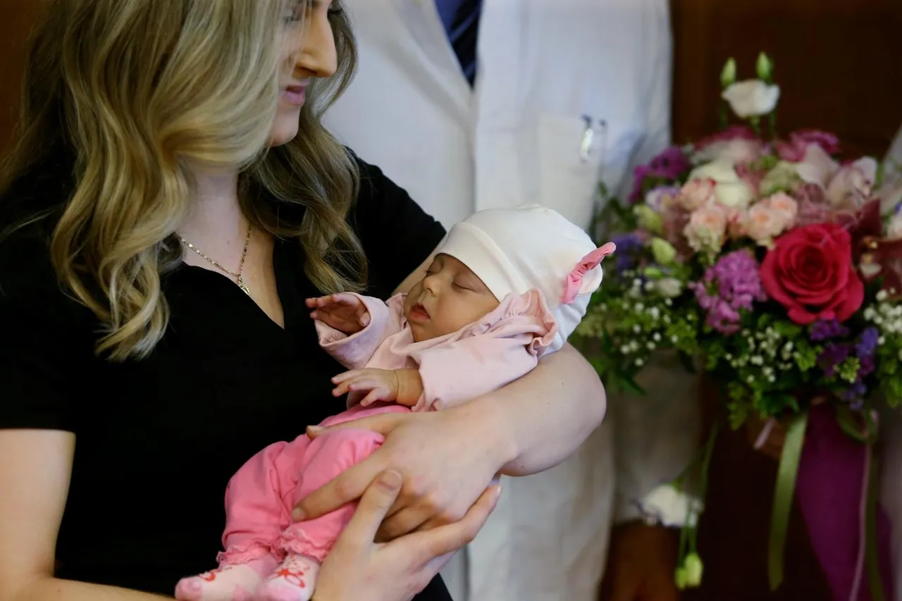 Izlazak iz bolnice najmanje bebe koja je preživjela kompleksnu abdominalnu operaciju