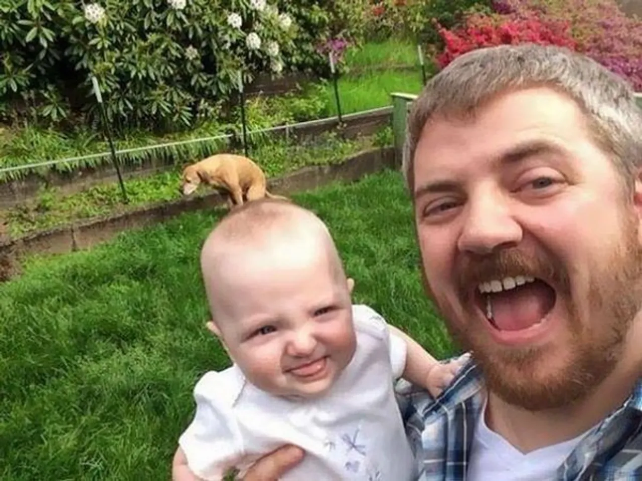 funny-selfie-background-reflection-fails-24-58997fd75ff2f__605