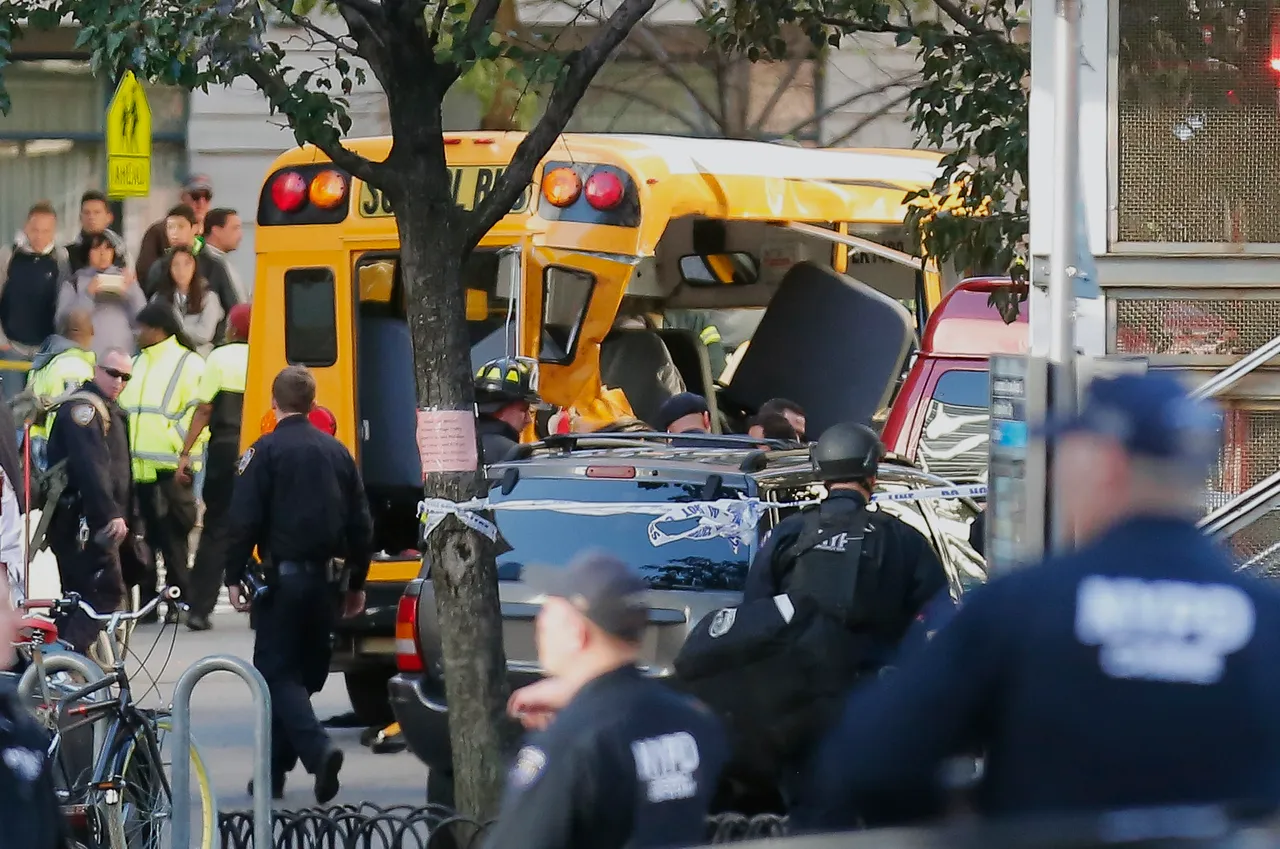Muškarac se usred New Yorka zaletio u bicikliste te počeo pucati po ljudima: ima žrtava