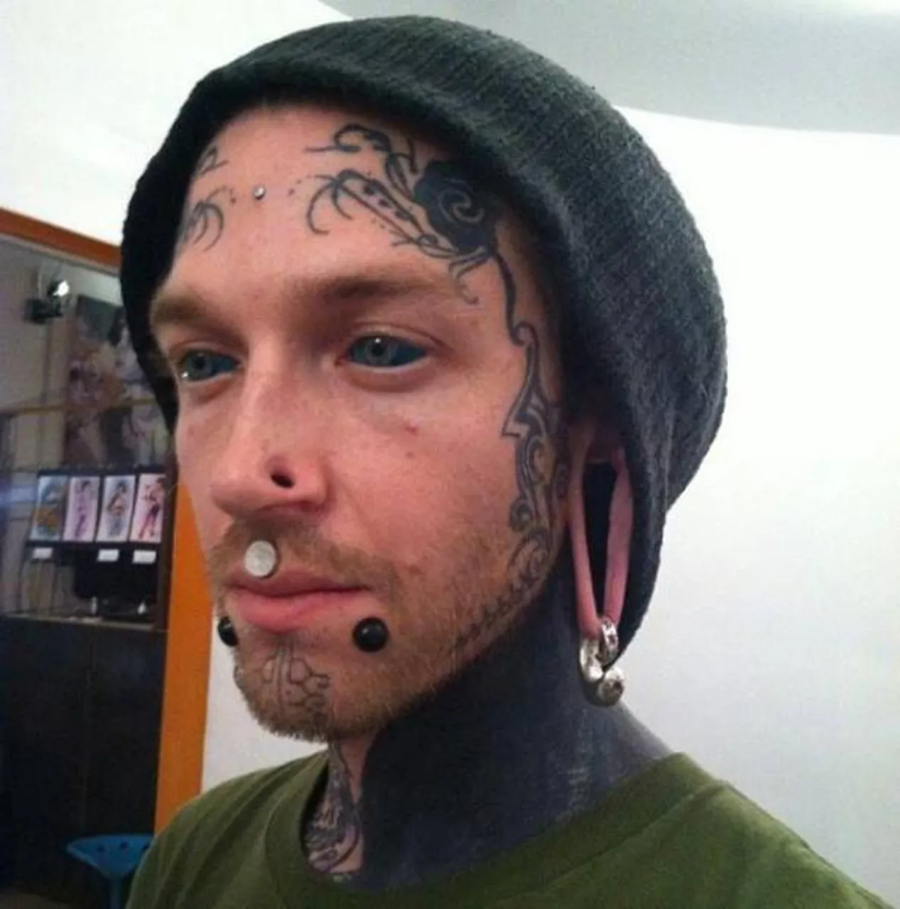 freaks_cant_stop_mutilating_themselves_640_34
