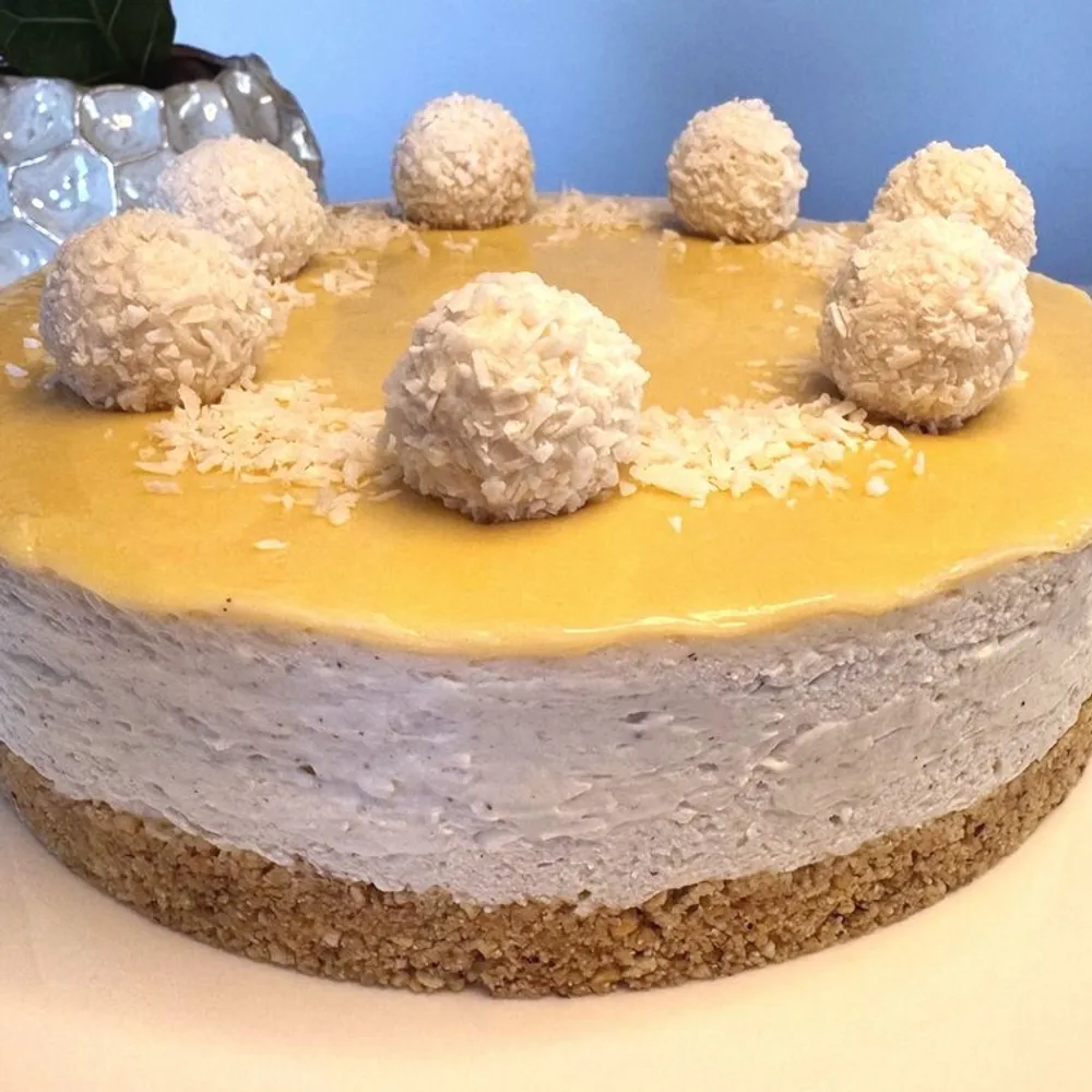 Raskošna torta: Recept za raffaello cheesecake bez pečenja 