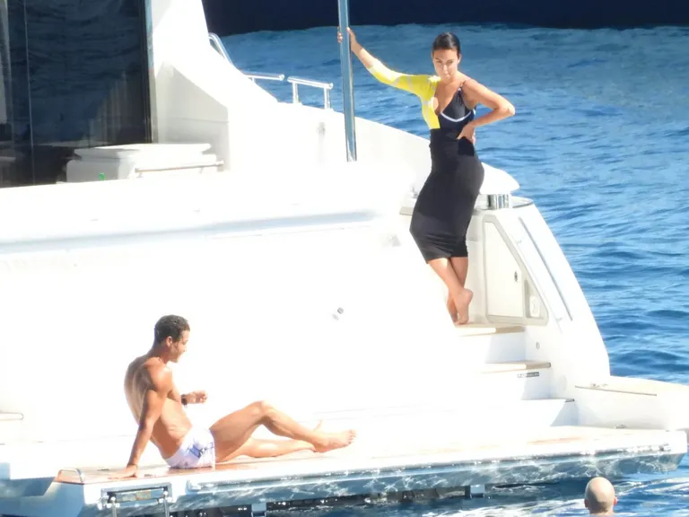 Cristiano Ronaldo and Georgina Rodriguez enjoying summer Sunday in a yacht with some friends