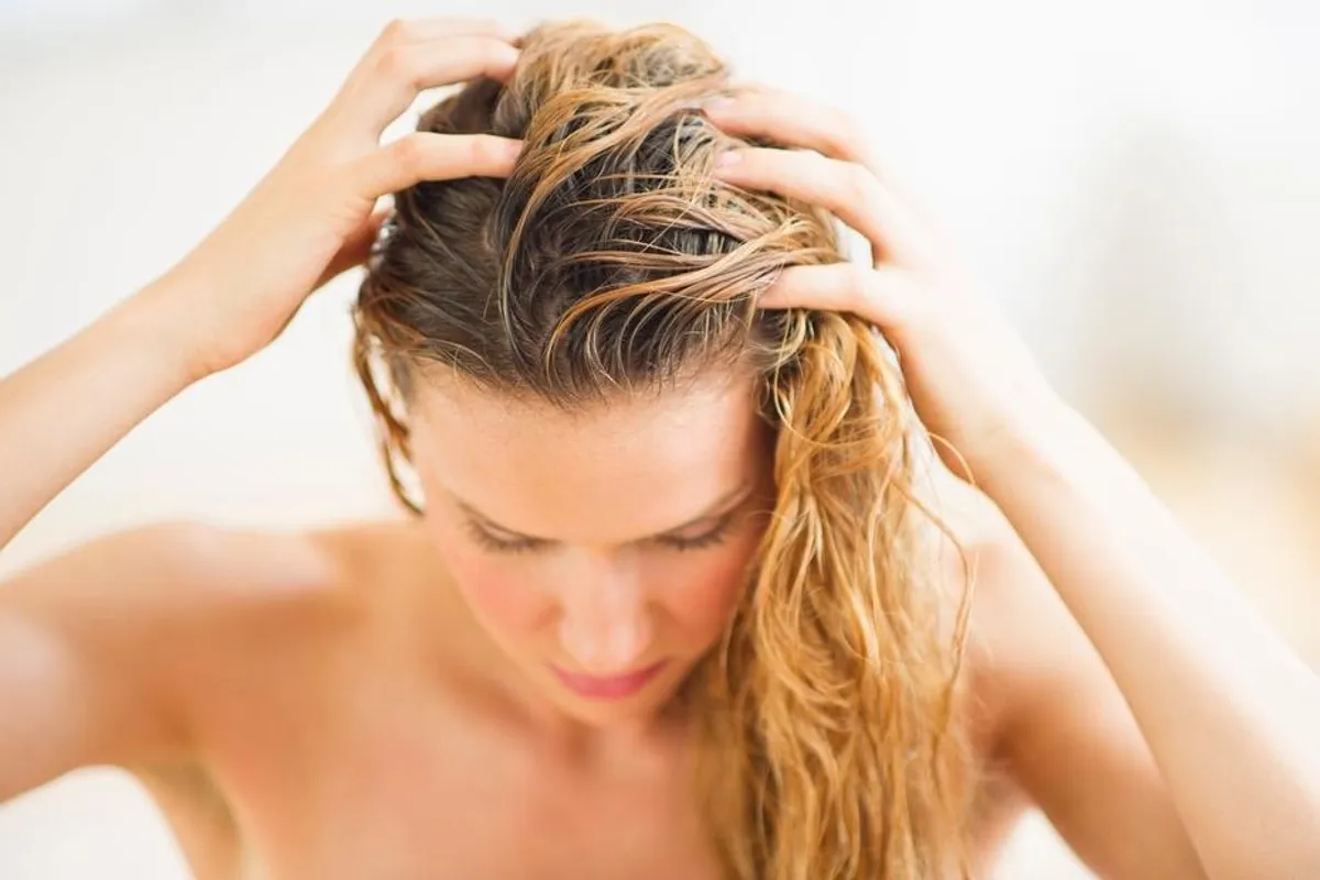 Top 10 šampona koji će ti pomoći u borbi protiv masne kose