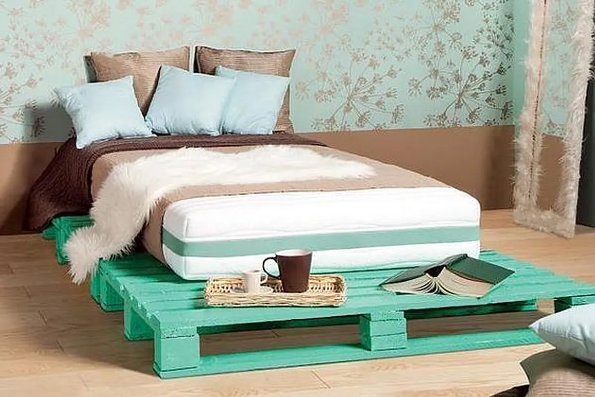 Trend koji svi obožavaju: kreveti od drvenih paleta