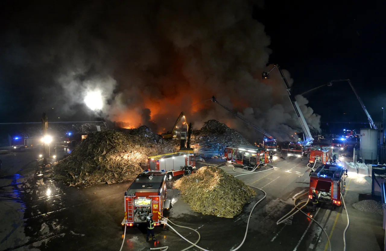 Zagreb: 120 vatrogasaca bori se s požarom C.I.O.S.-a