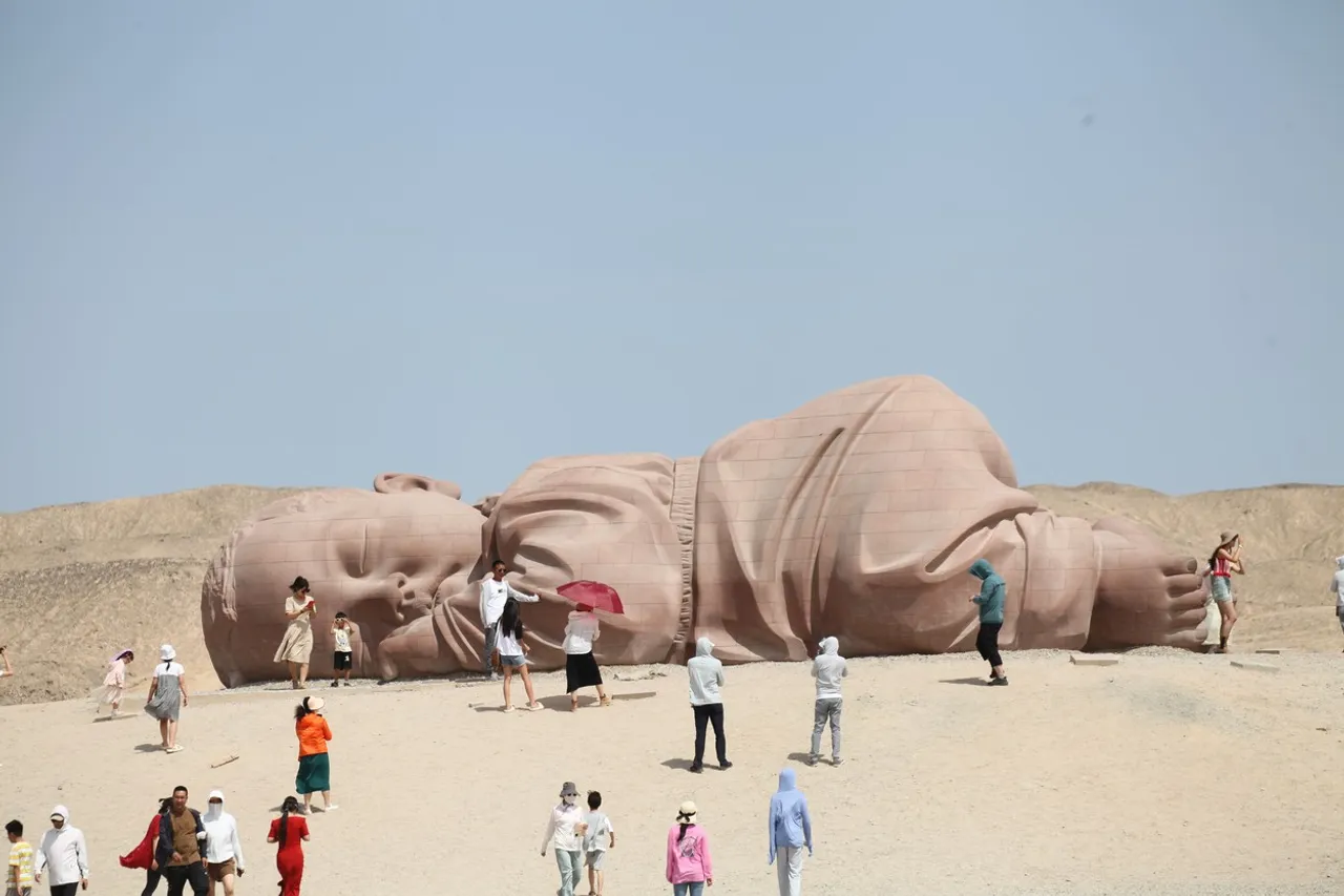 skulptura u pustinji Gobi