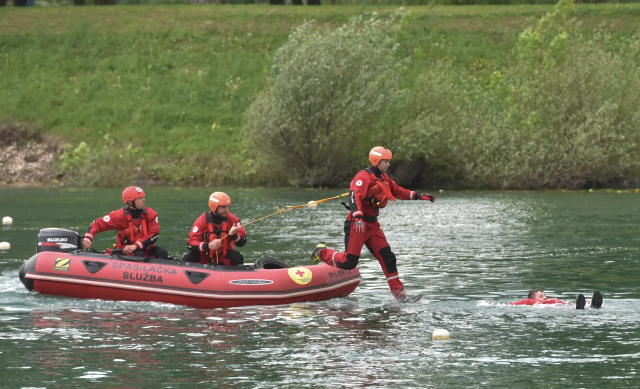 Crveni križ na Jarunu demonstrirao vježbu spašavanja