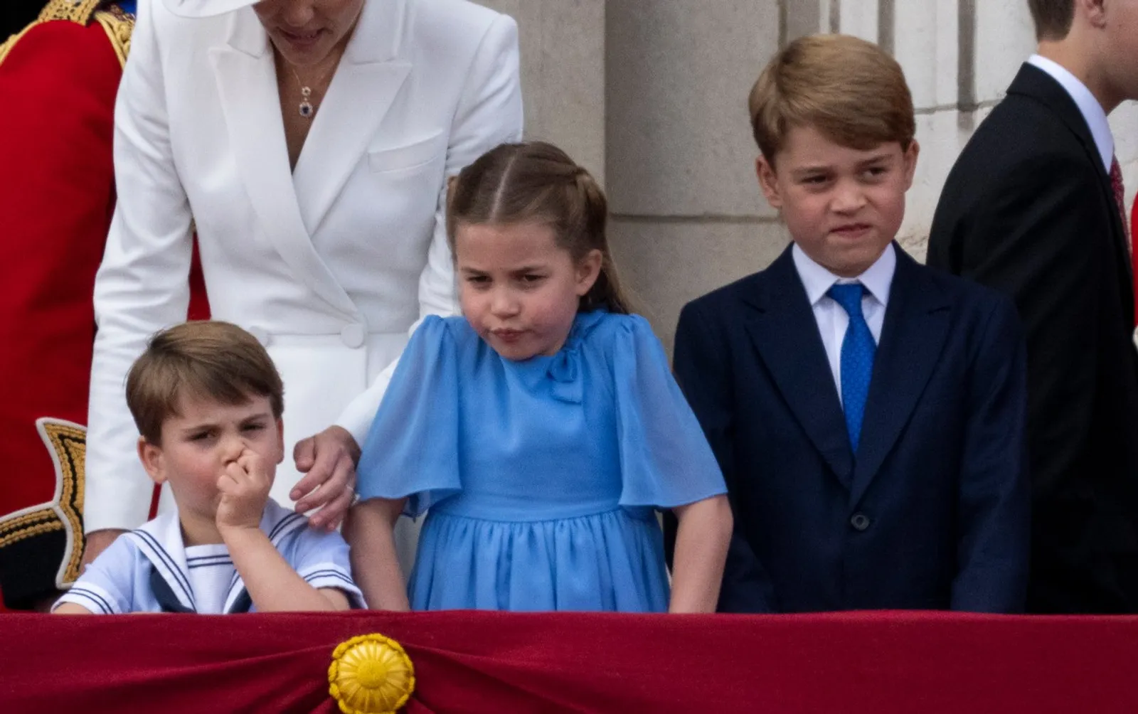 Najmlađi članovi kraljevske obitelji na balkonu Buckinghamske palače
