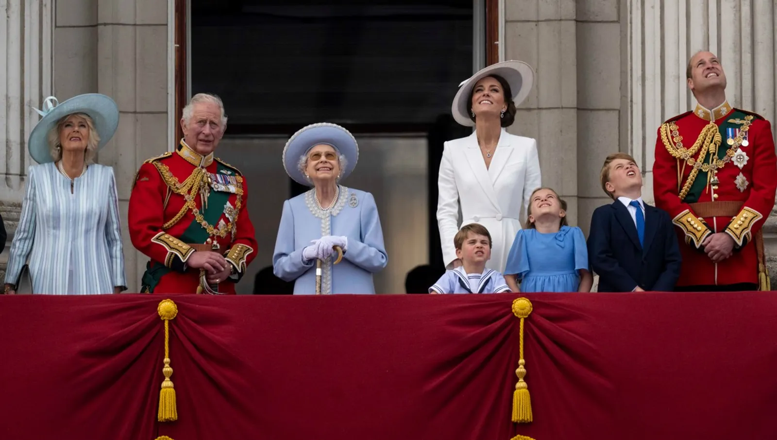 Kraljica Elizabeta II s užom obitelji 