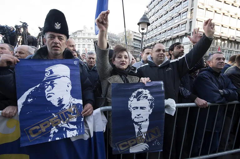 Prosvjed Srpske radikalne stranke protiv približavanja Srbije NATO savezu