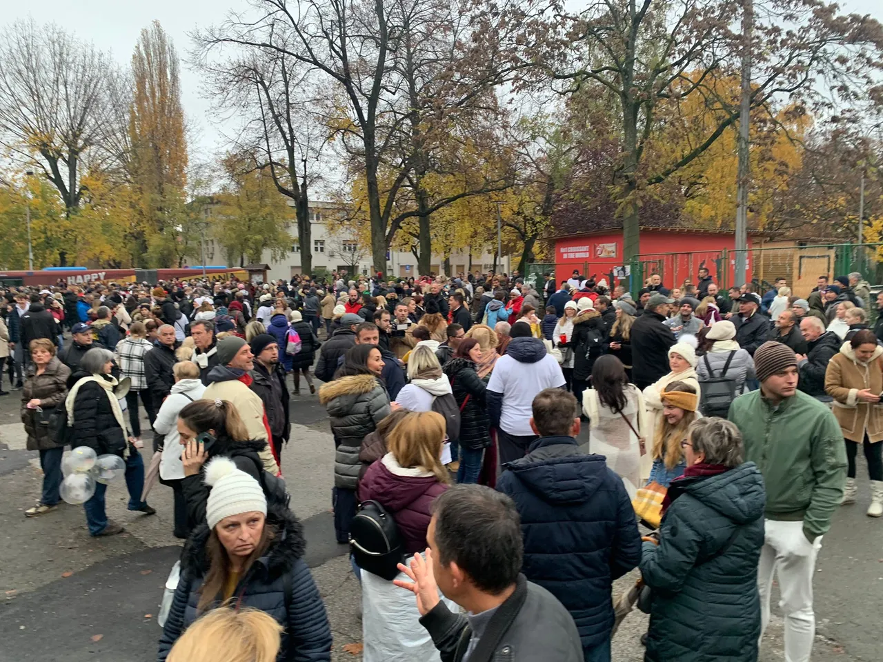 Okupljeni su se s Trga Francuske republike uputili prema Markovom trgu