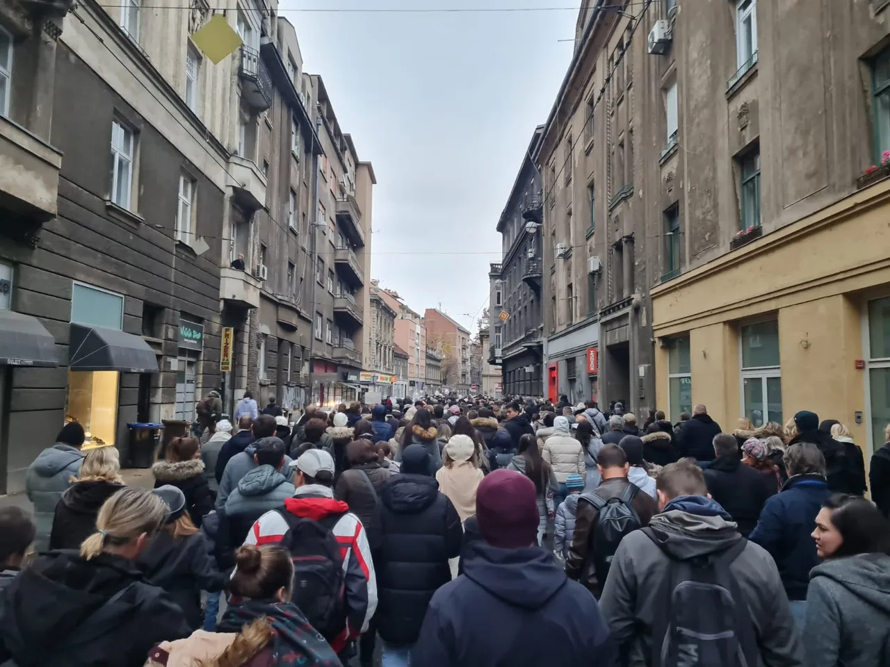 Okupljeni su se s Trga Francuske republike uputili prema Markovom trgu
