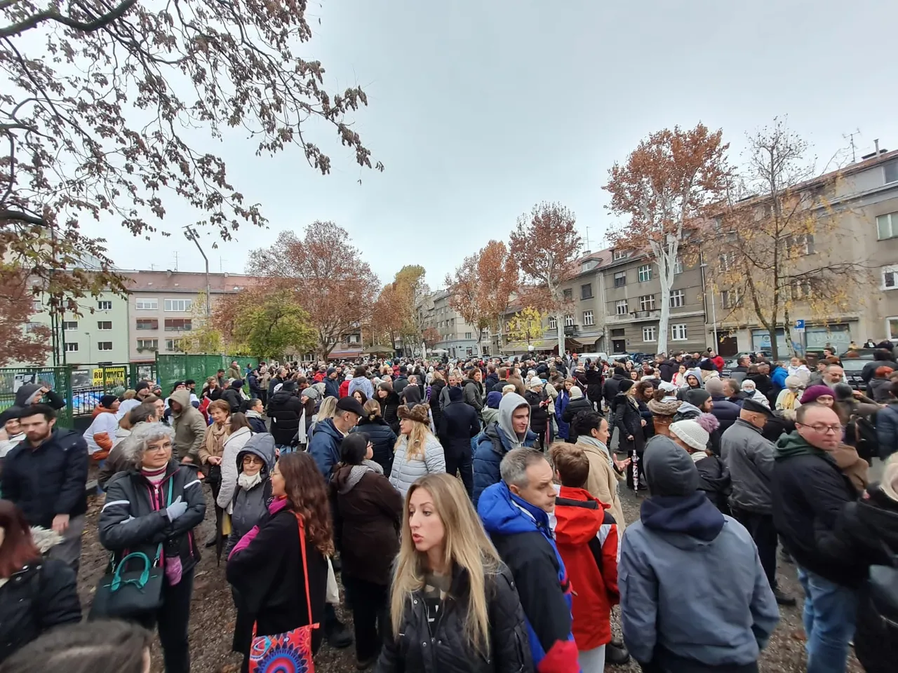 Okupljeni su se s Trga Francuske republike uputili prema Markovom trgu