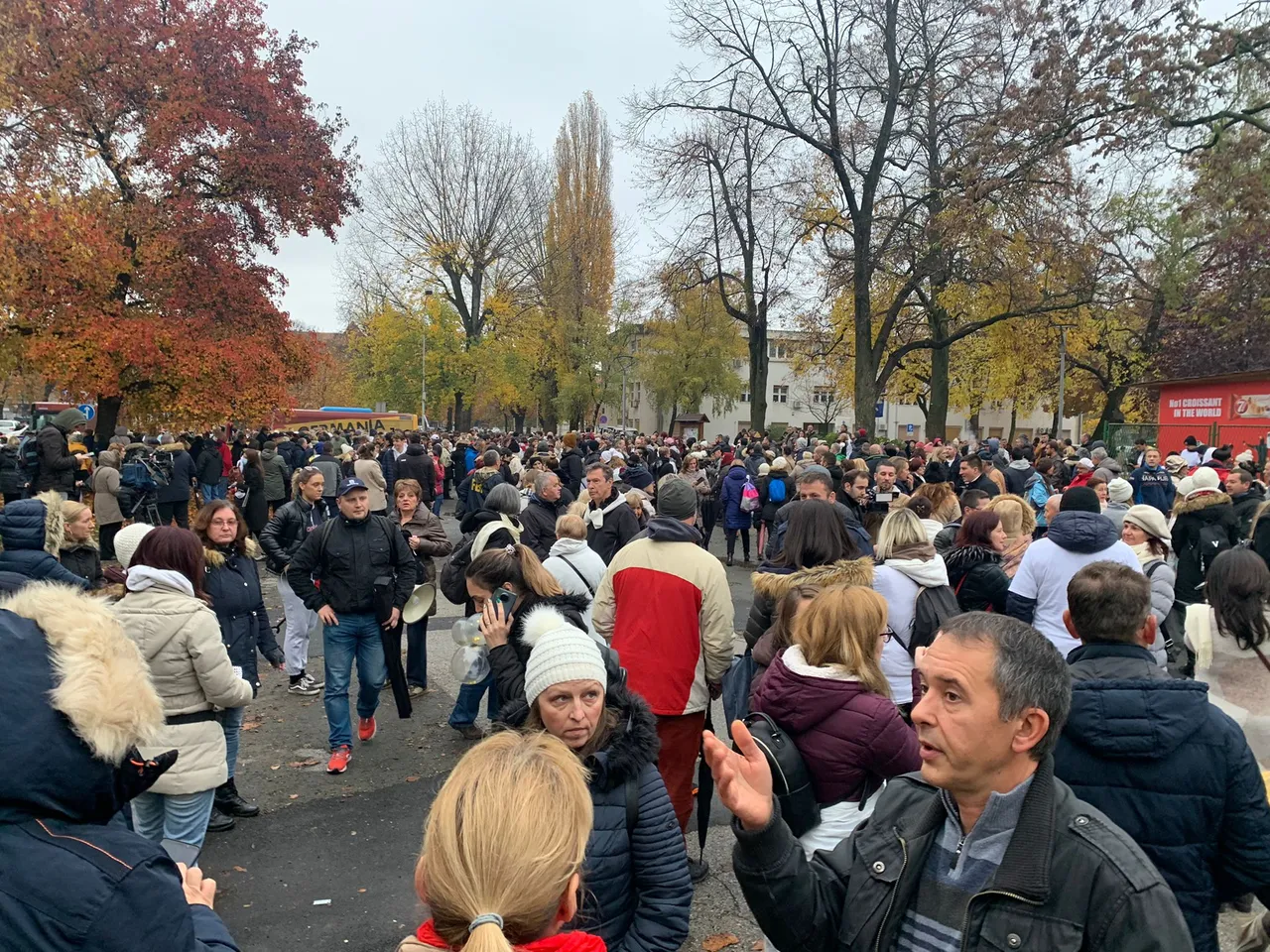Okupljeni su se s Trga Francuske republike uputili prema Markovom trgu