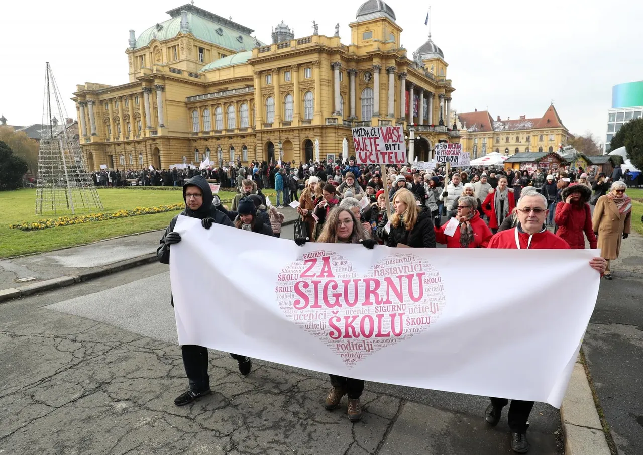 Zagreb: Održana prosvjedna povorka "Za sigurne škole" od HNK do Trgba bana Jelačića