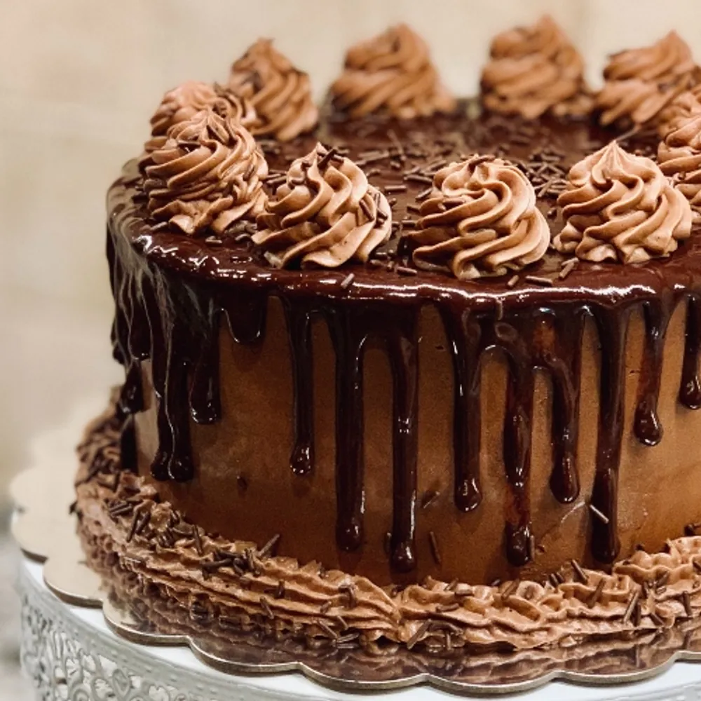 Savršen spoj karamele i čokolade: Isprobaj genijalnu Toffifee tortu