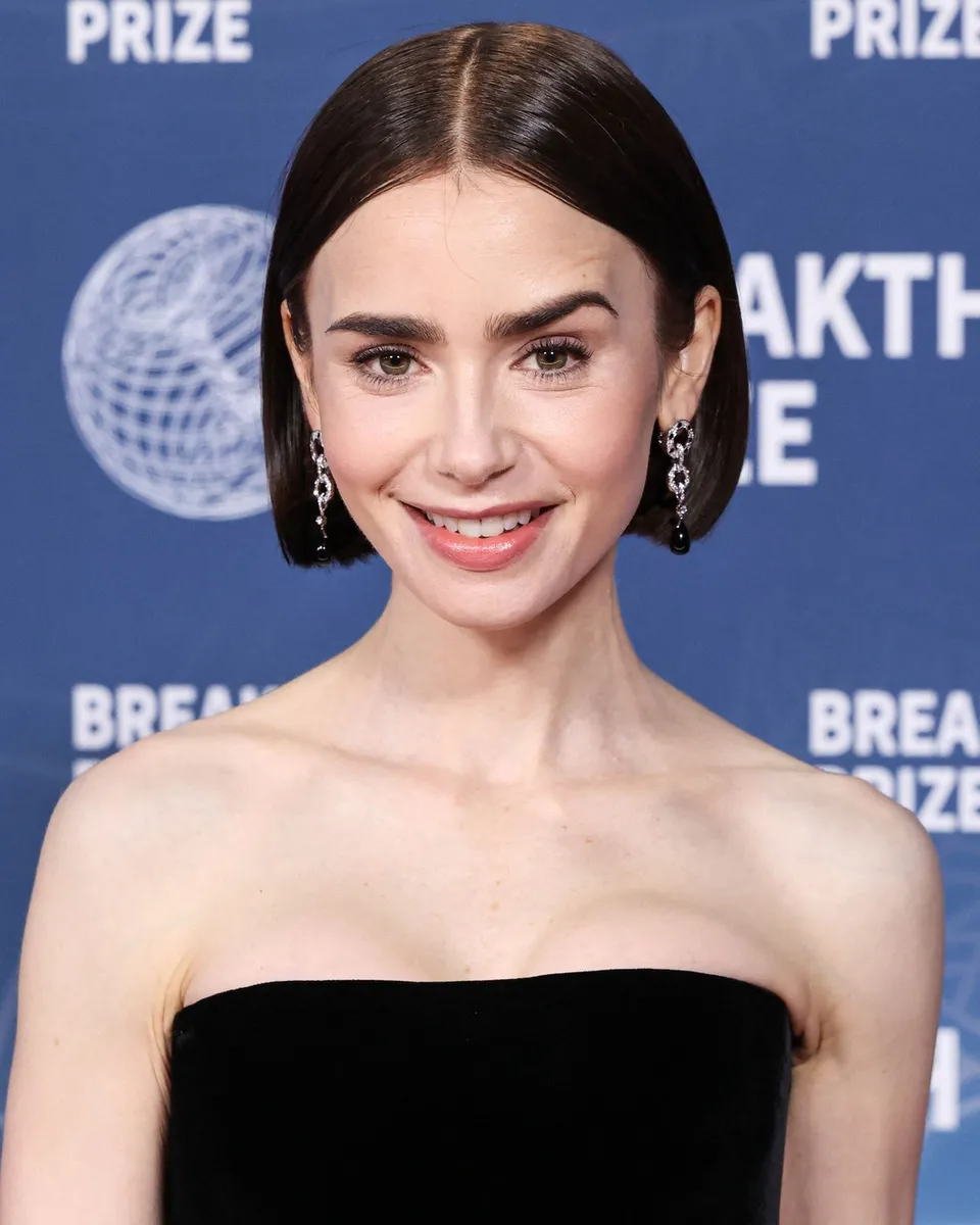 Lily Collins 