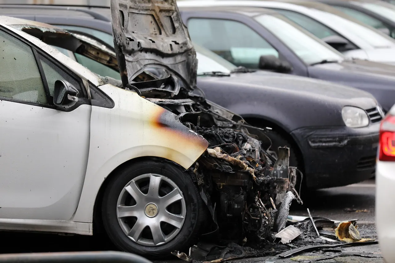 Automobil u Gajnicama se zapalio pa dva puta eksplodirao