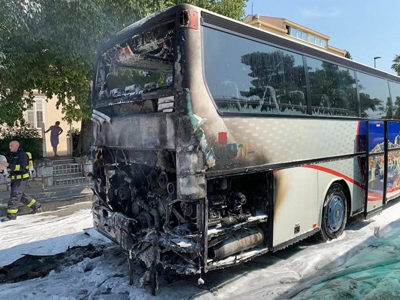 Izgorio turistički autobus u Dubrovniku