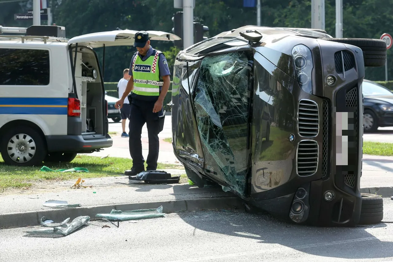 BMW završio na boku i na nogostupu