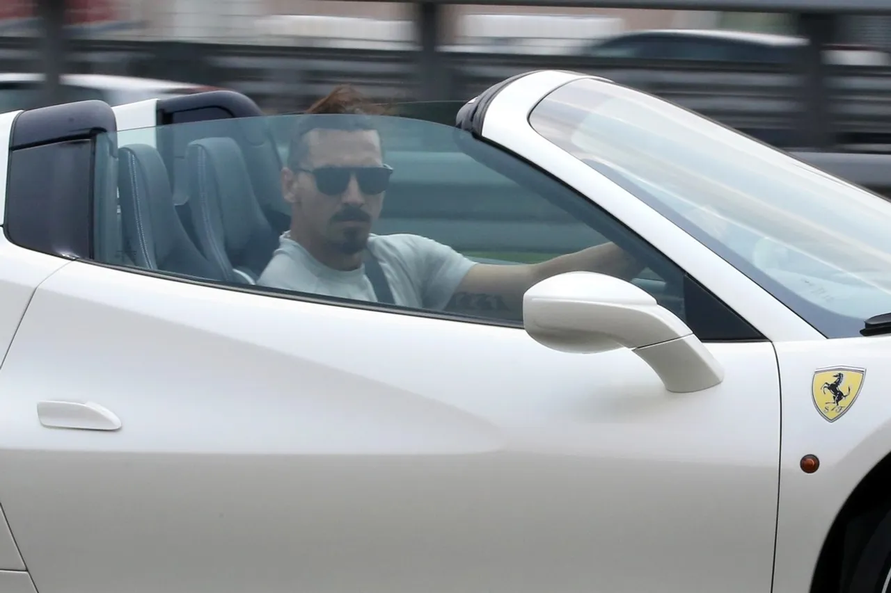 *EXCLUSIVE* Zlatan Ibrahimovic driving his new Ferrari in Milan.