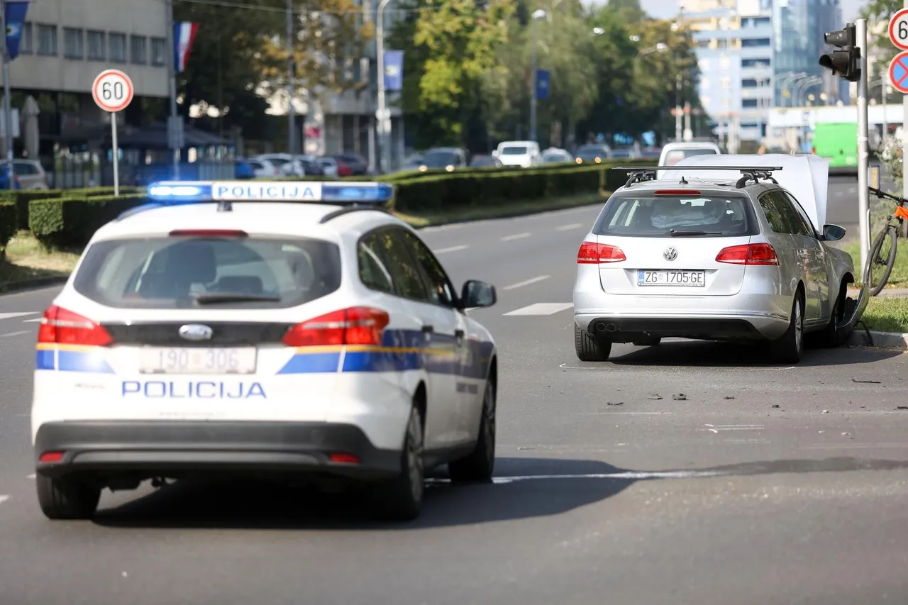 BMW završio na boku i na nogostupu