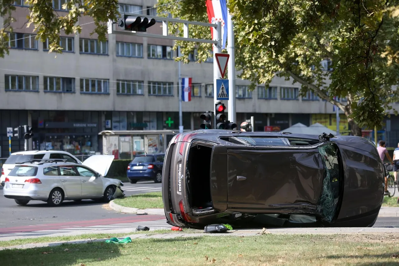 BMW završio na boku i na nogostupu