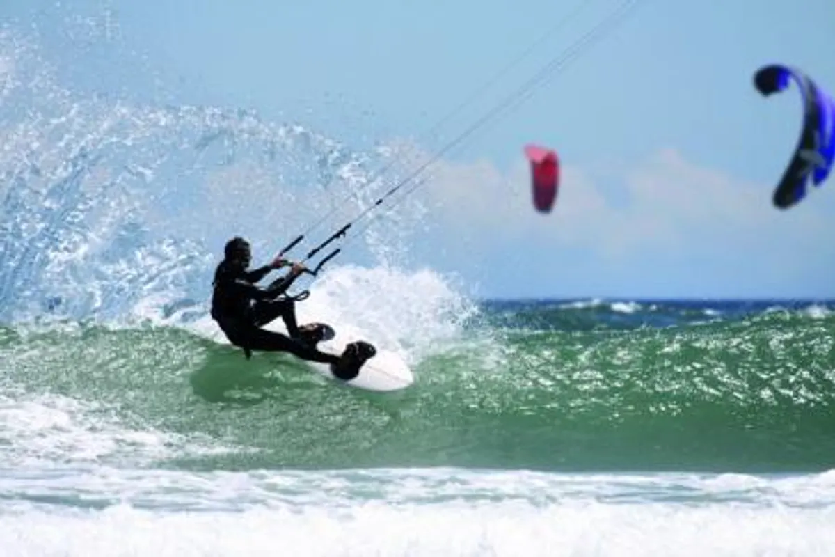 Kitesurfing