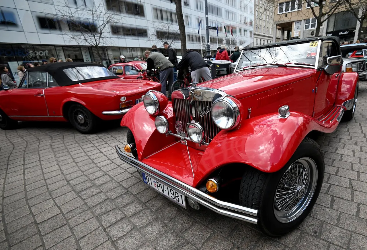 Zagreb: Izložba oldtimera na Europskom trgu 